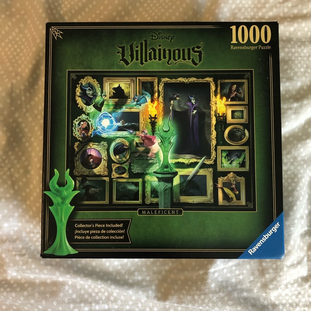 1000 piece Disney puzzle missing 1 boarder puzzle piece